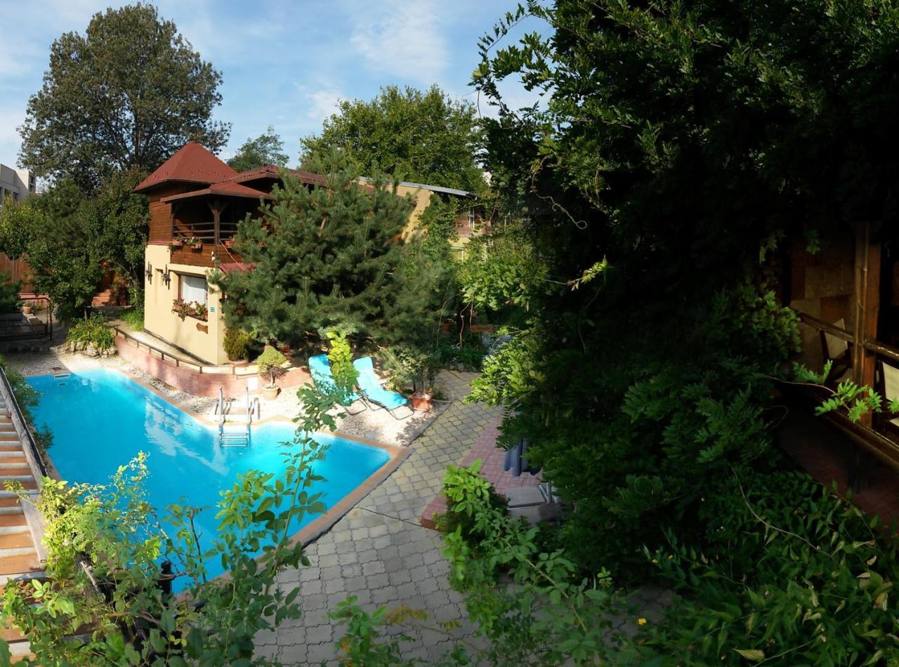 Casa Mica Guesthouse Bucarest Exterior foto