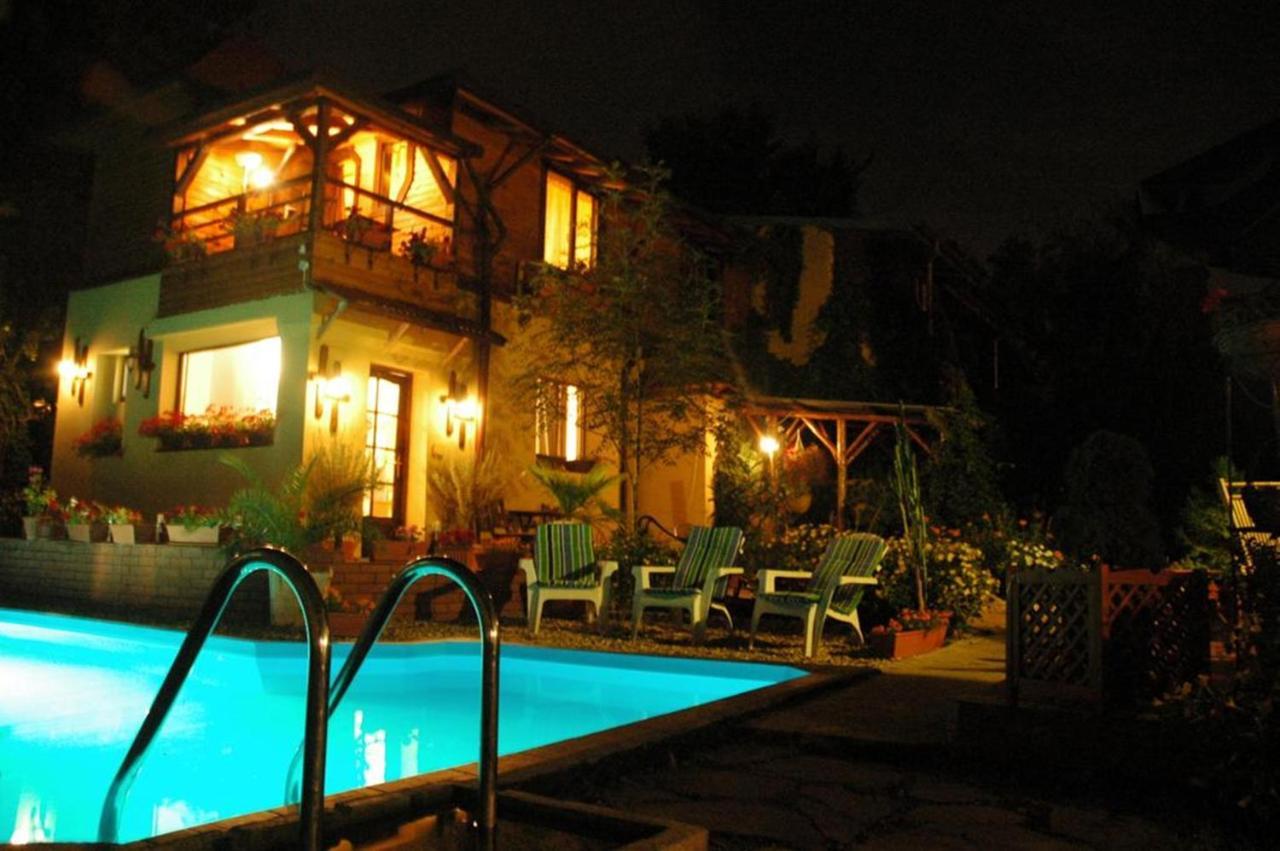 Casa Mica Guesthouse Bucarest Exterior foto