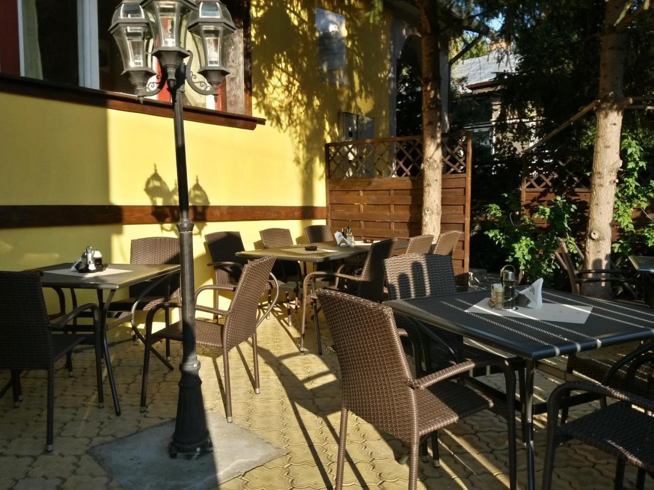 Casa Mica Guesthouse Bucarest Exterior foto