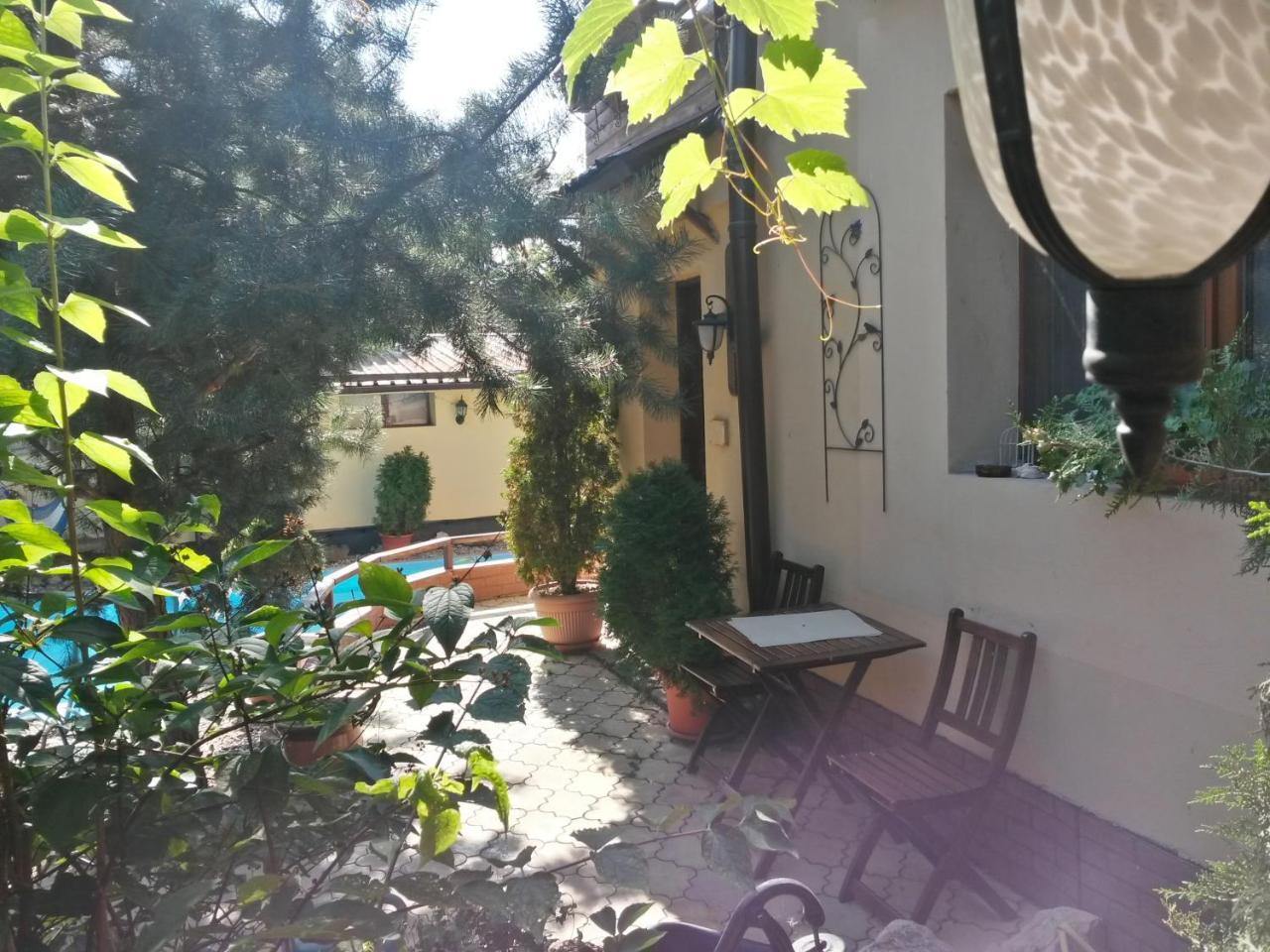 Casa Mica Guesthouse Bucarest Exterior foto